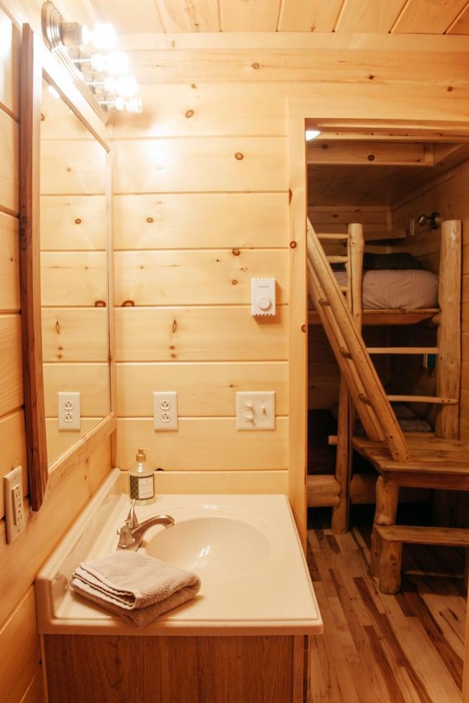 Wellnesste Lodge and Cabin Rentals photo 11