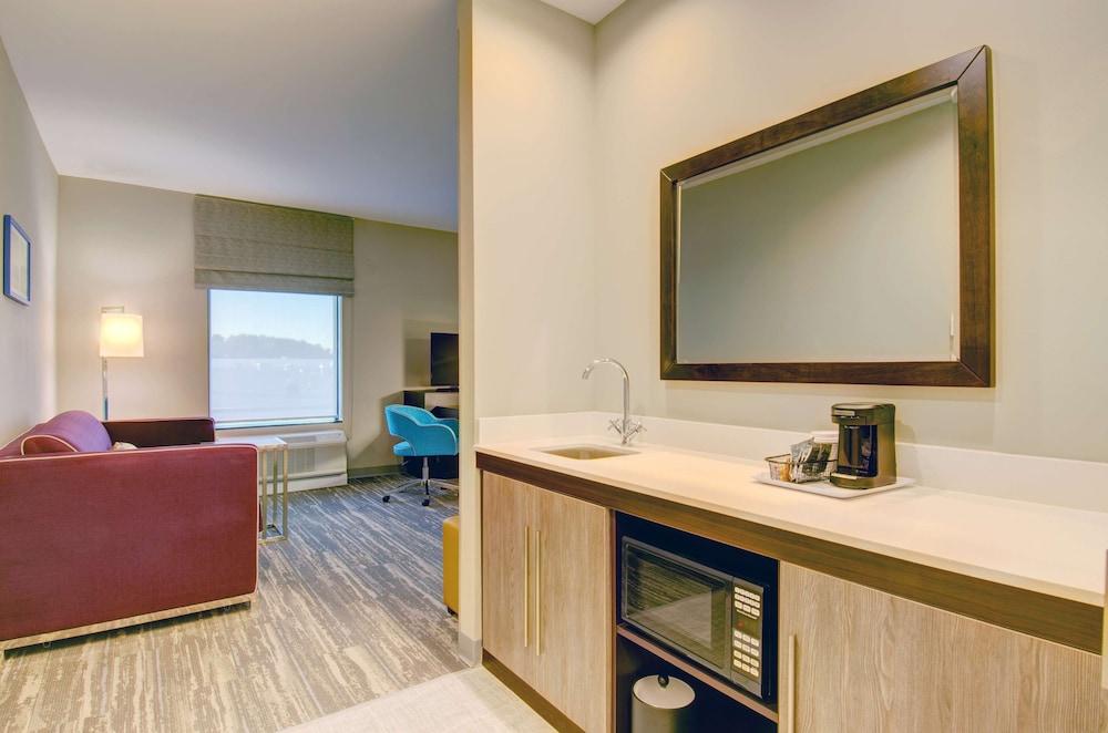 Hampton Inn & Suites Boston/Stoughton photo 17