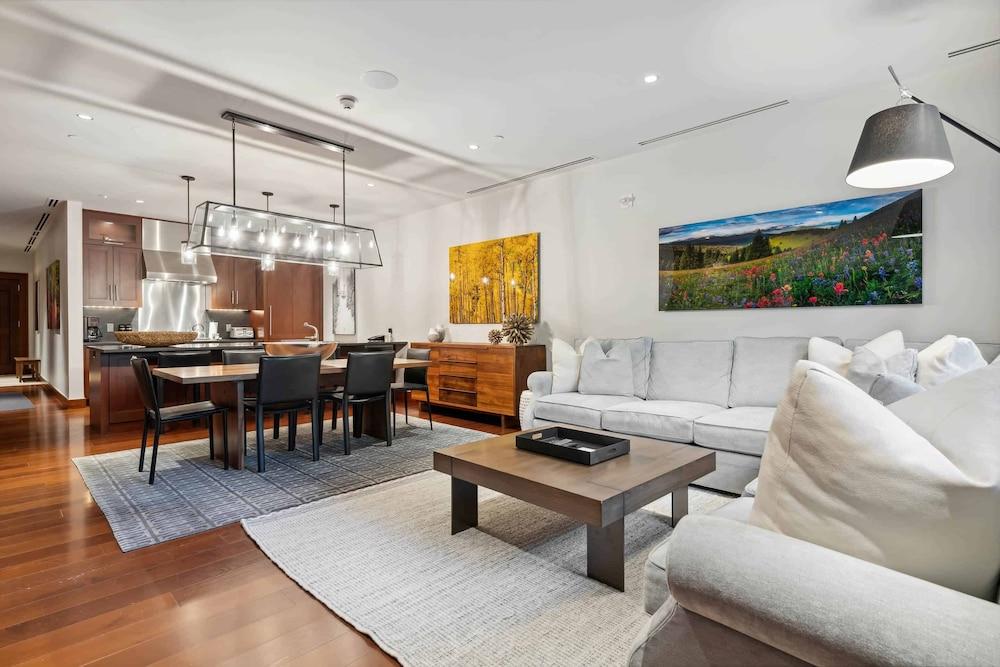 Solaris Residences photo 52