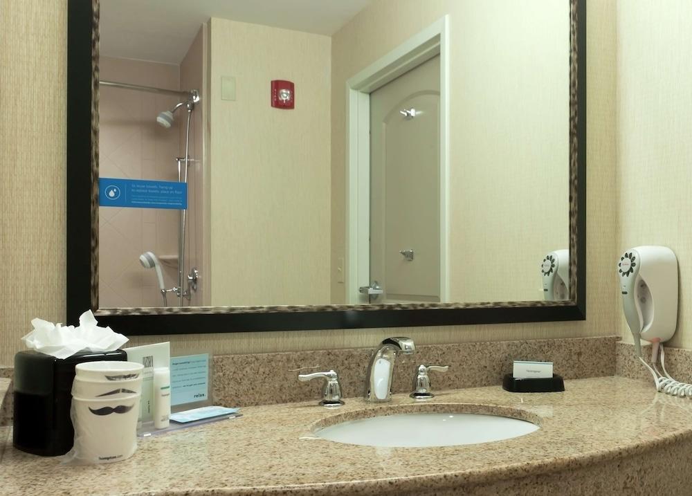 Hampton Inn North Brunswick / New Brunswick photo 29