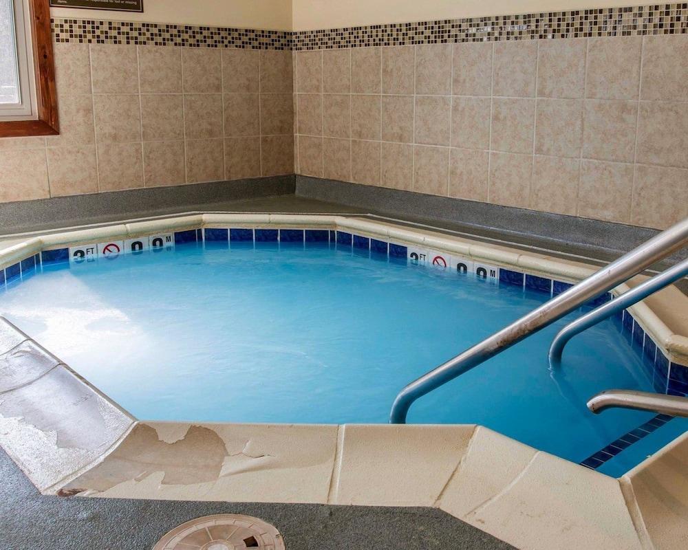 Comfort Suites Benton Harbor - St. Joseph photo 27