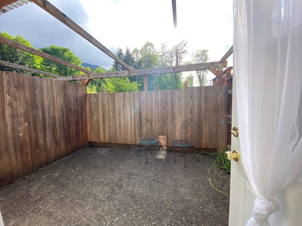 Emerald Valley Inn photo 46