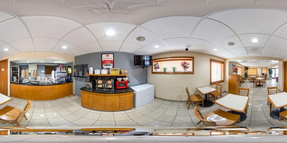 Econolodge Inn & Suites photo 53
