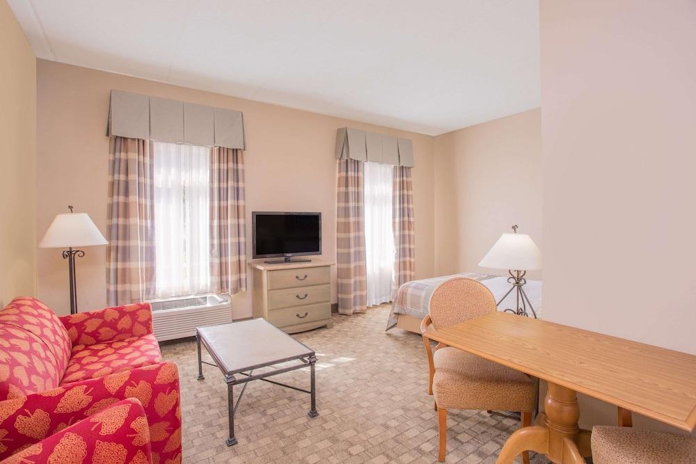 Hawthorn Extended Stay by Wyndham Conyers photo 37