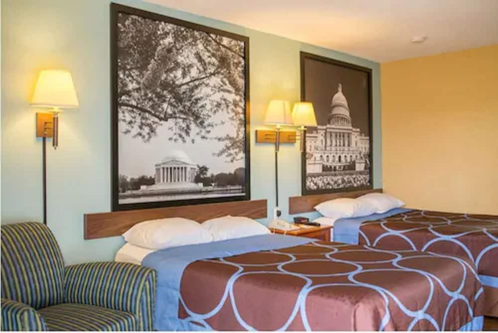 Super 8 by Wyndham Alexandria/Washington D.C. Area photo 2