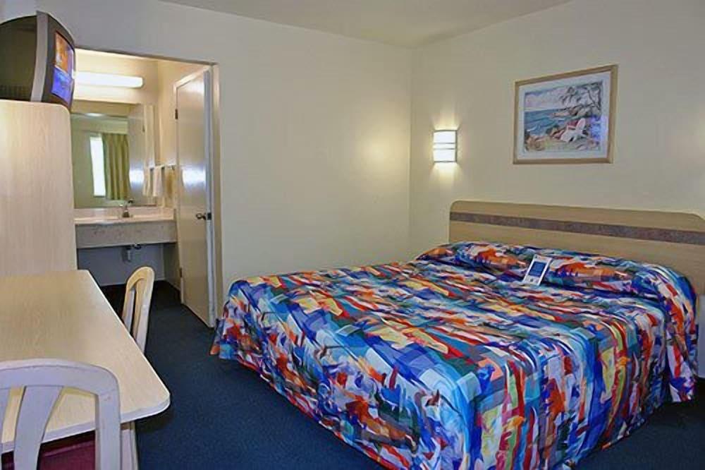 Motel 6 Portland, OR - Downtown photo 8