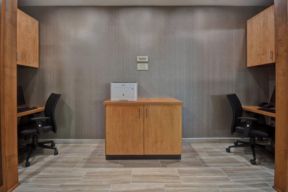 SpringHill Suites by Marriott Holland photo 16