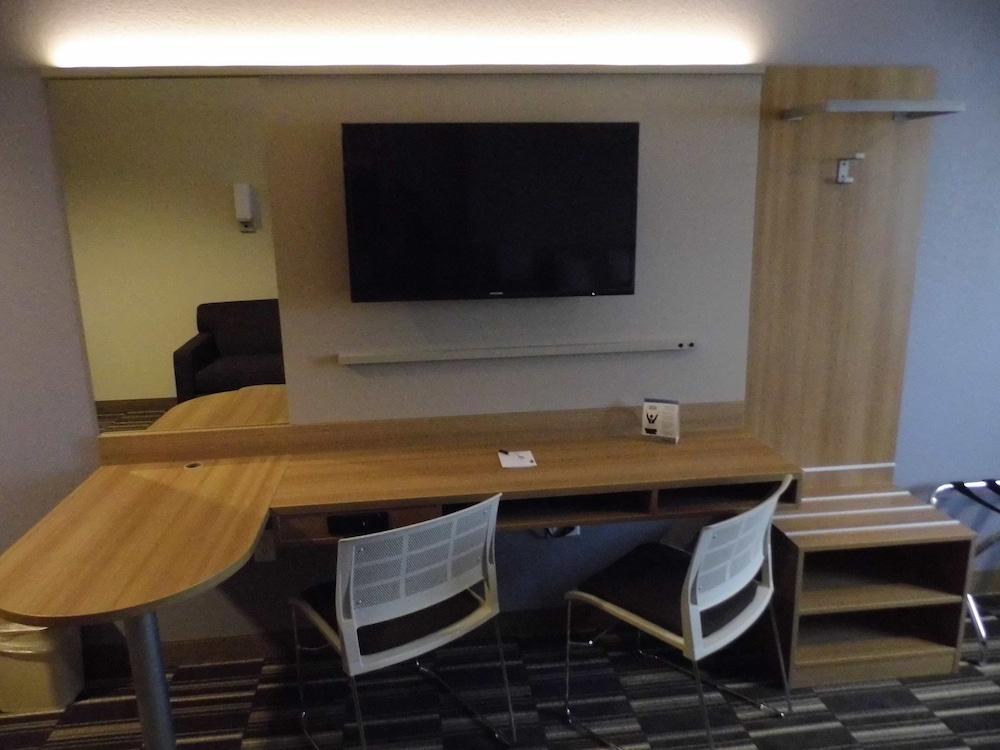 Microtel by Wyndham Vernal / Naples photo 22