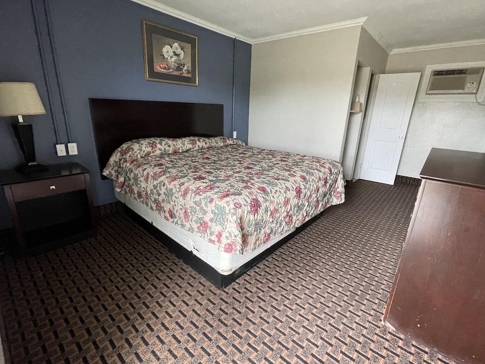 Economy Inn photo 7