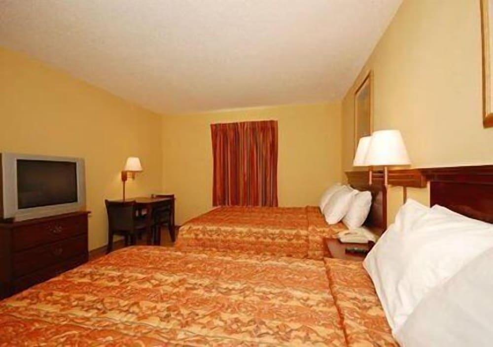 Country Hearth Inn & Suites photo 26