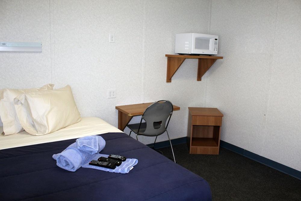 Target Hospitality - Mentone Skillman Station Lodge photo 13