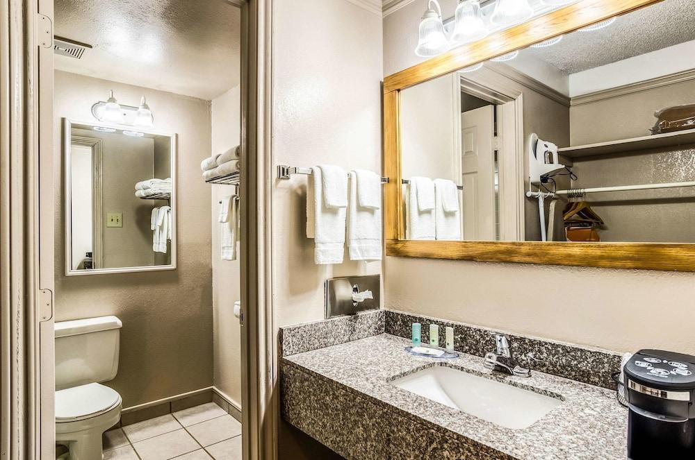 Quality Inn Buffalo photo 24