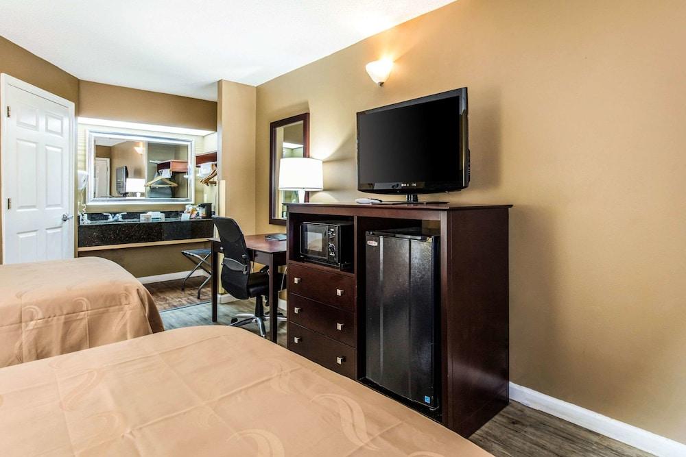 Quality Inn Bessemer I-20 exit 108 photo 10