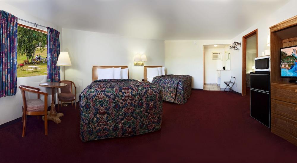 Shamrock Motel photo 25