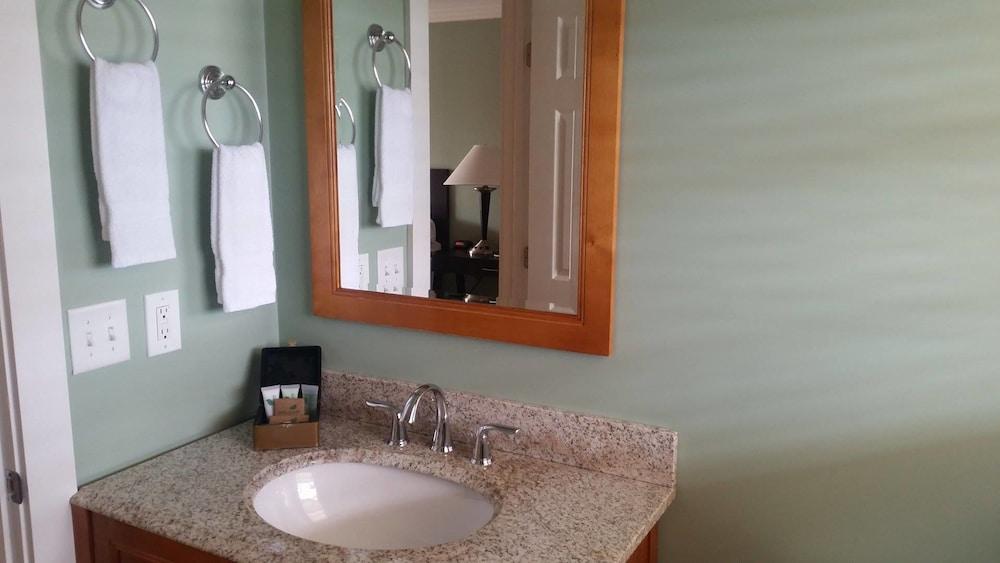 Edgewater Inn photo 27