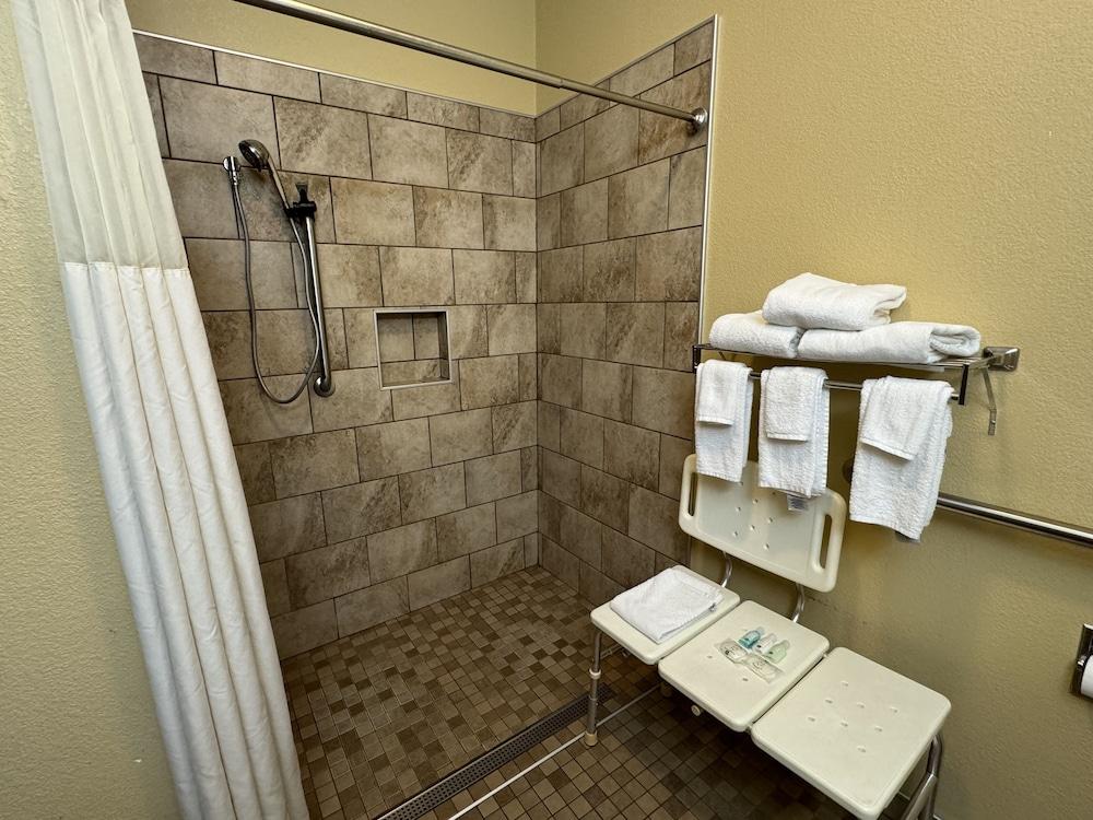 Quality Inn Forsyth - Decatur photo 32