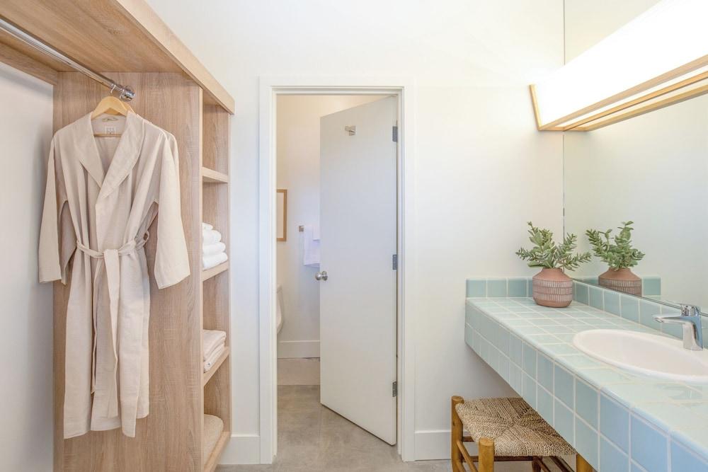 The Bungalows by Homestead Modern at The Joshua Tree Retreat Center photo 56