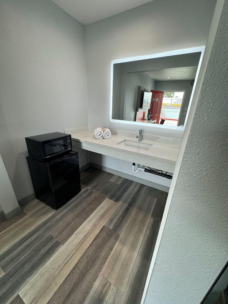 Lincoln Motel photo 41