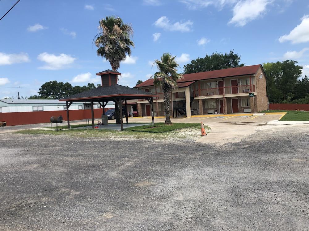 Quality Inn Madisonville photo 46