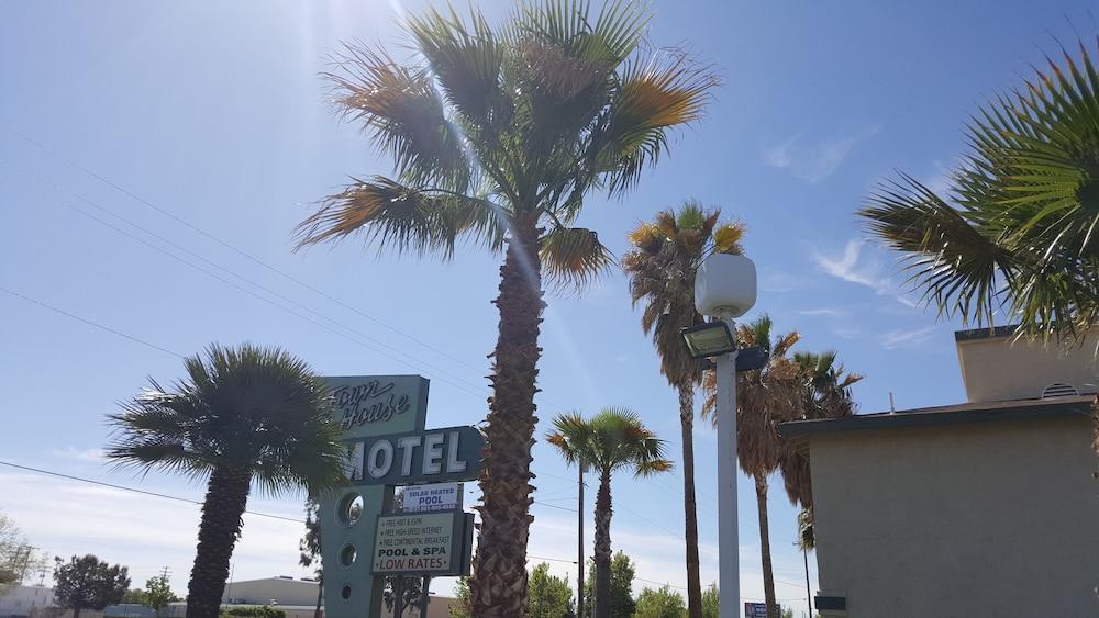 Town House Motel photo 27