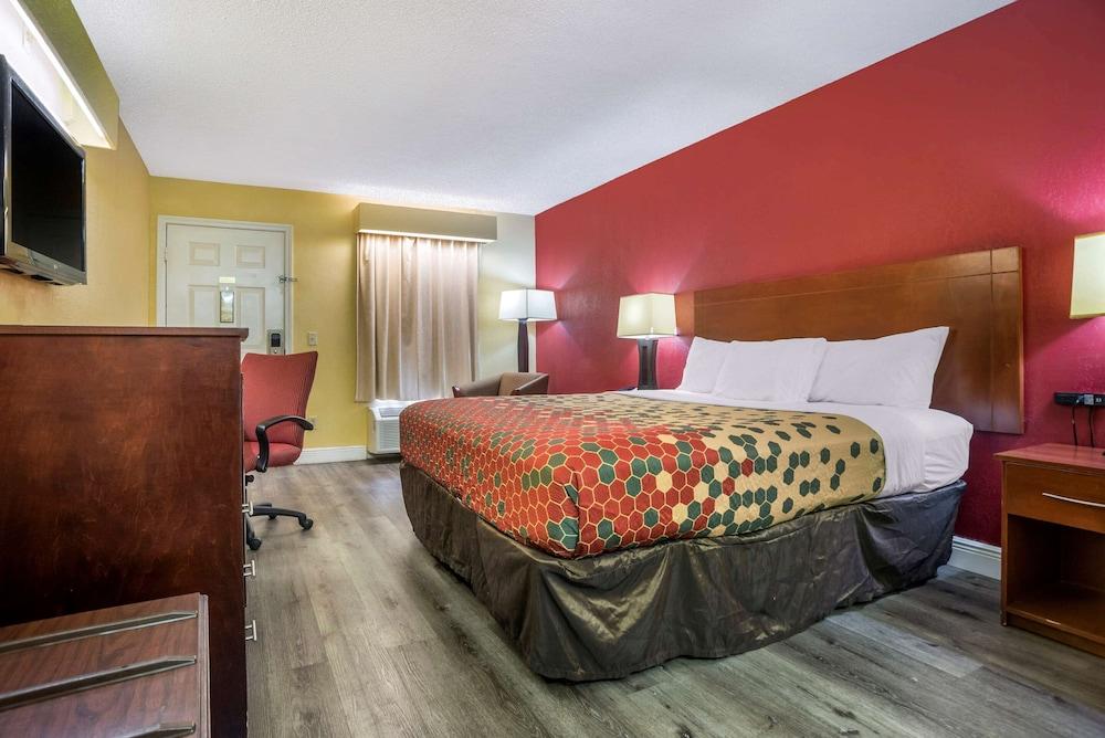 Econo Lodge Tupelo Barnes Crossing photo 2