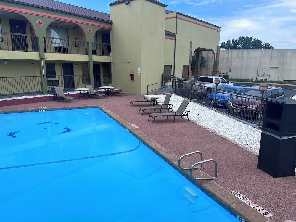 SureStay Hotel by Best Western Mt Pleasant photo 40