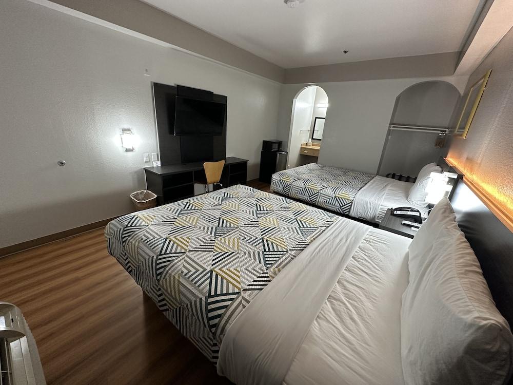 Motel 6 Alvarado, TX photo 8
