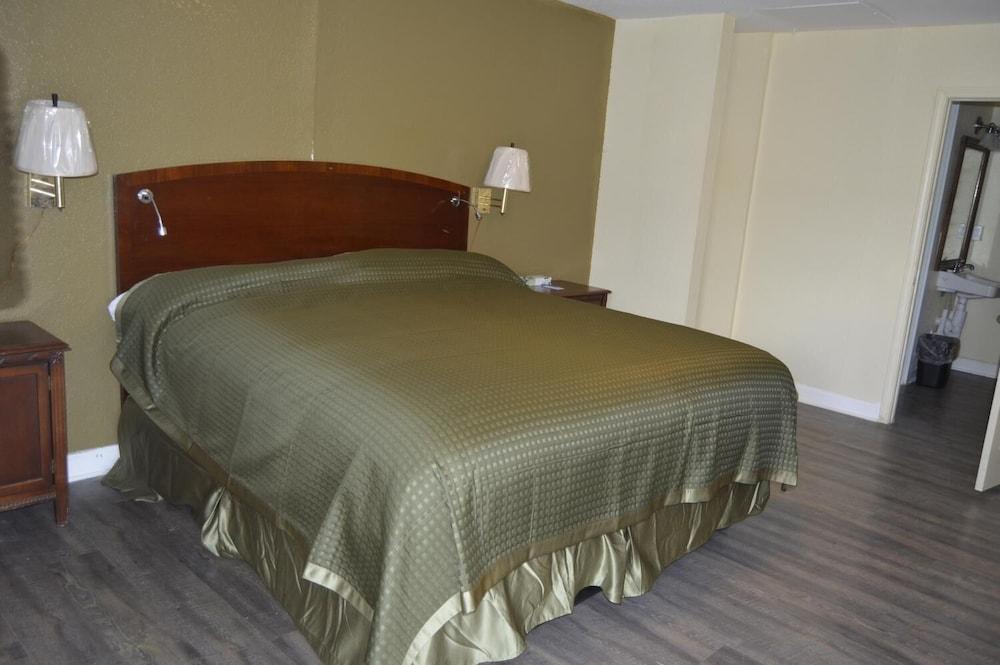 Regency Inn photo 9