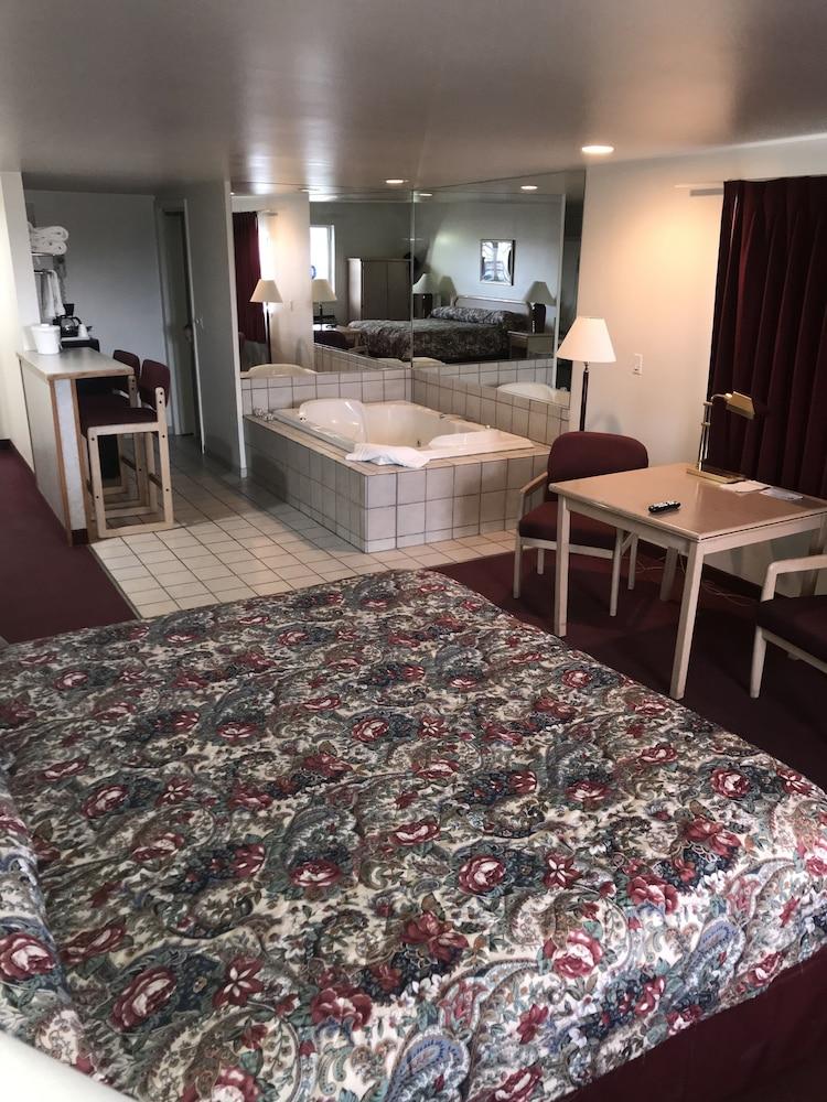 Thunderbird Motel photo 10