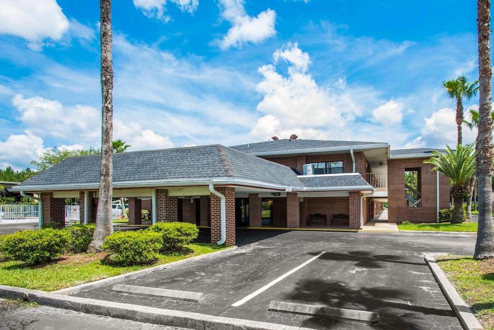 SureStay by Best Western Jacksonville Airport photo 49