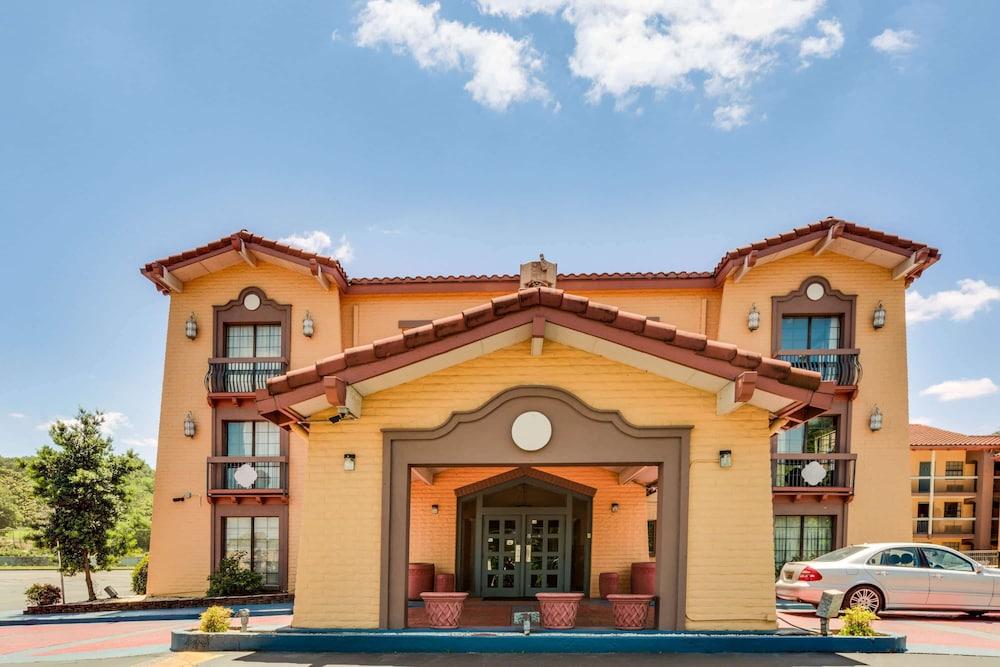 Days Inn by Wyndham Birmingham/West photo 14
