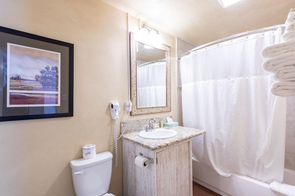 Vineyard Valley Inn photo 13
