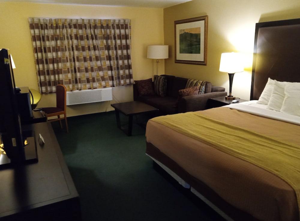Americas Inn photo 10