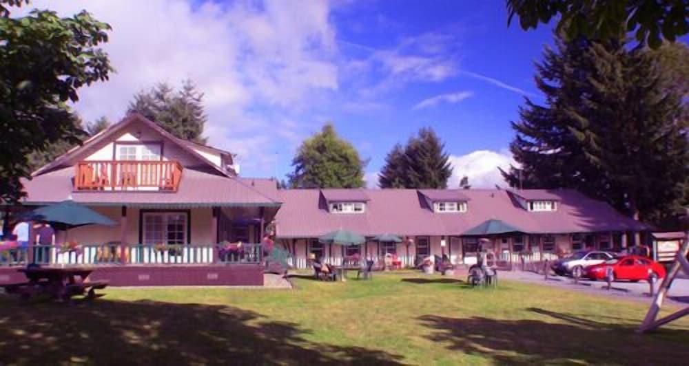 Whittaker's Motel & Historic Bunkhouse photo 29