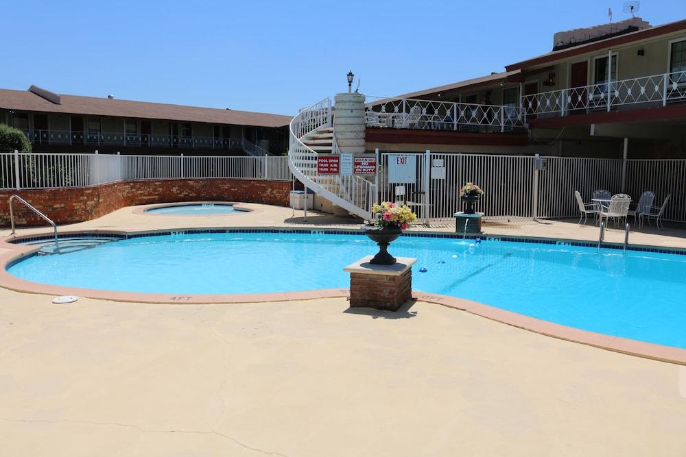 Friendship Inn photo 3