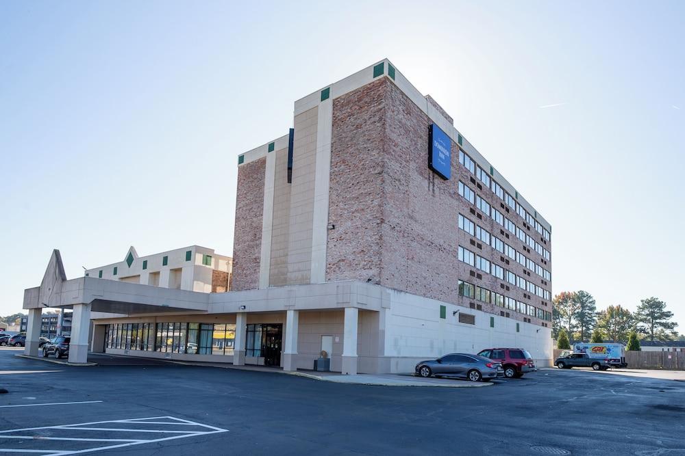 Dominion Inn & Suites photo 26