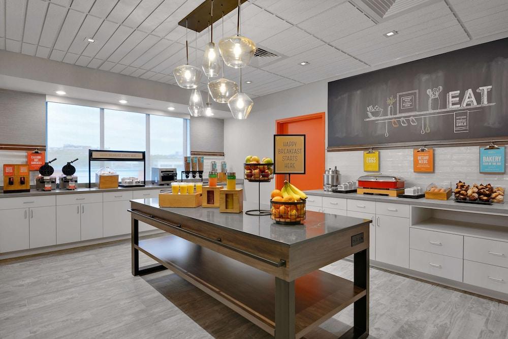 Hampton Inn Salem Boston photo 32