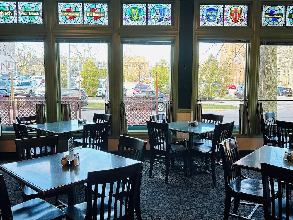 County Clare Irish Hotel & Pub photo 4