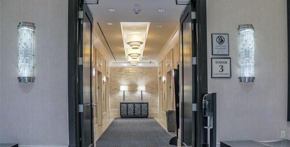 Premium Suite w/balcony at The Signature photo 63