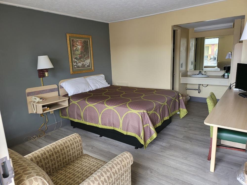 Budget Host Inn Bristol photo 9