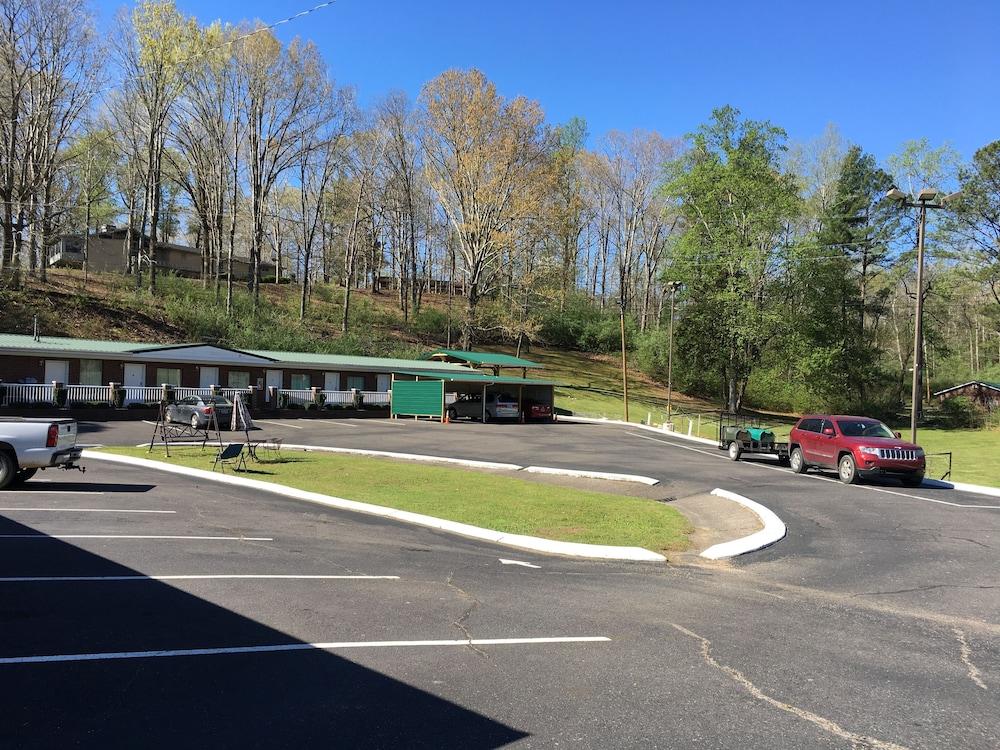 Pine Tree Inn photo 52