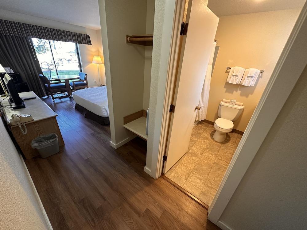Astoria Crest Motel photo 44