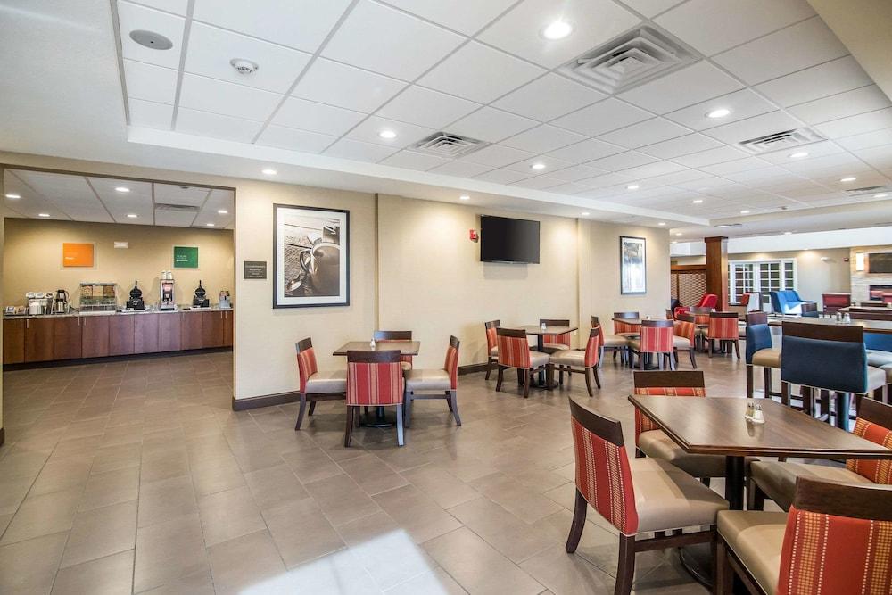 Comfort Suites Dodge City photo 33