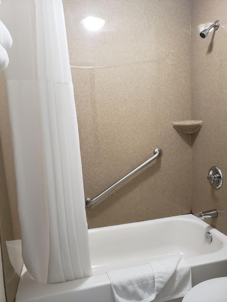 Americas Best Value Inn & Suites Harrisonville photo 27