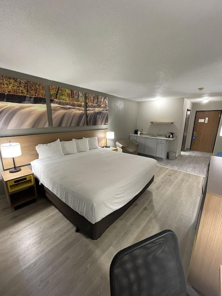 Days Inn by Wyndham Alpena photo 19