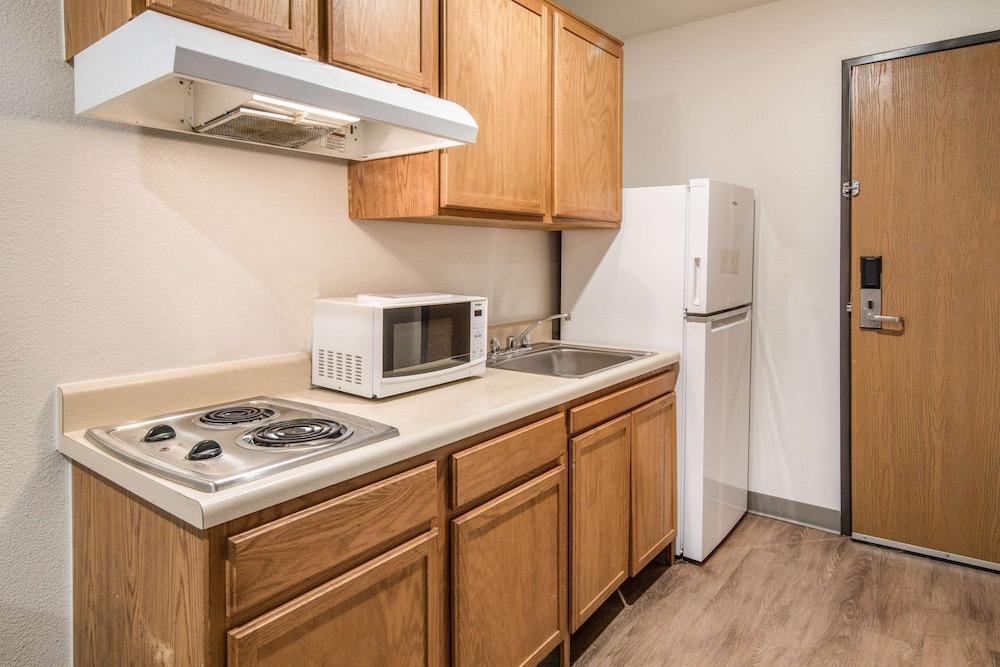 WoodSpring Suites Denton photo 15