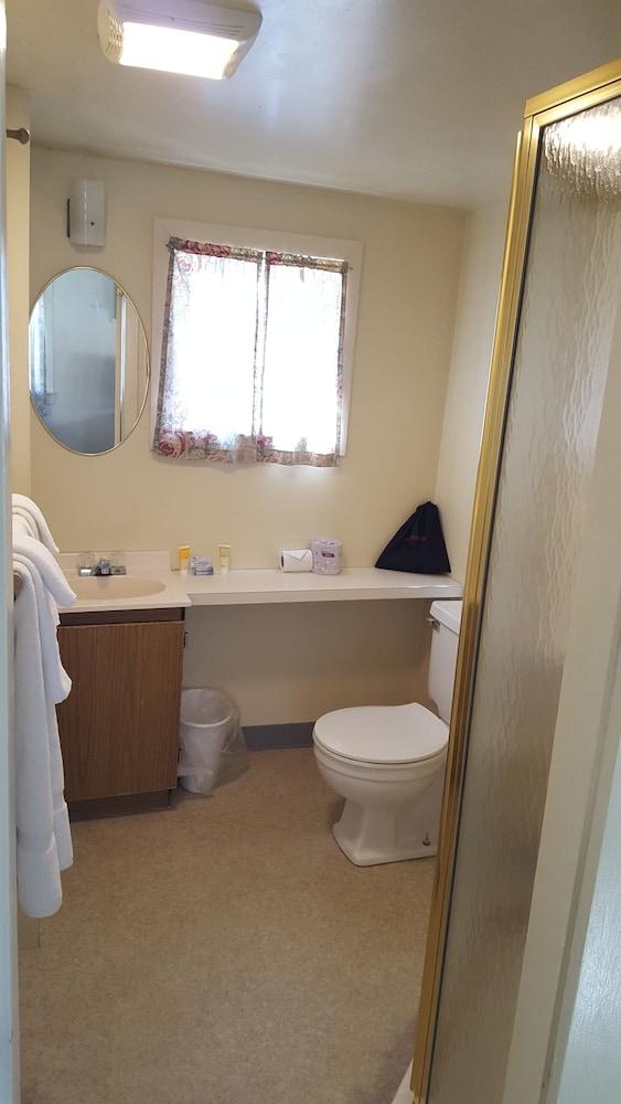 Riverbank Motel and Cabins photo 13