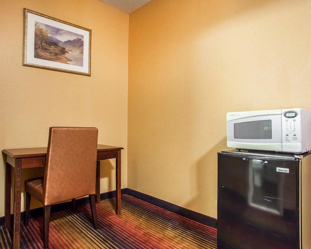 Rodeway Inn Jersey City North photo 15