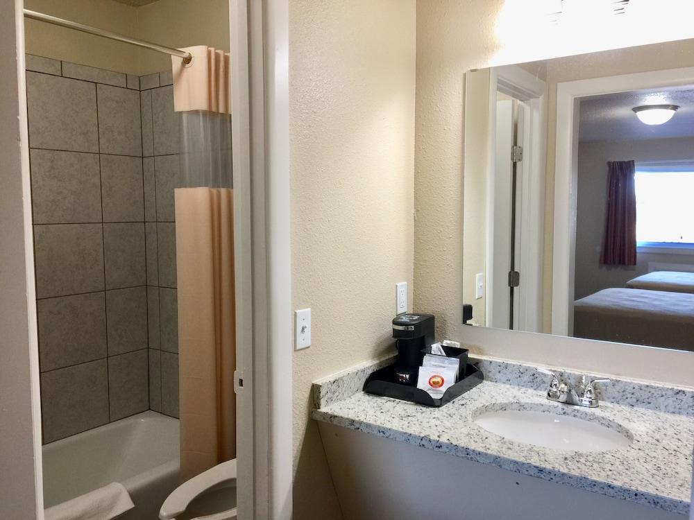 Downtown Motel photo 13