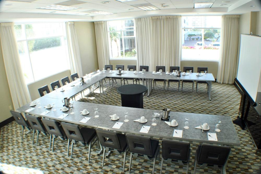 GALLERYone- A DoubleTree Suites by Hilton Hotel photo 24